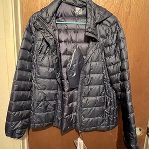 Womens light puffer jacket.